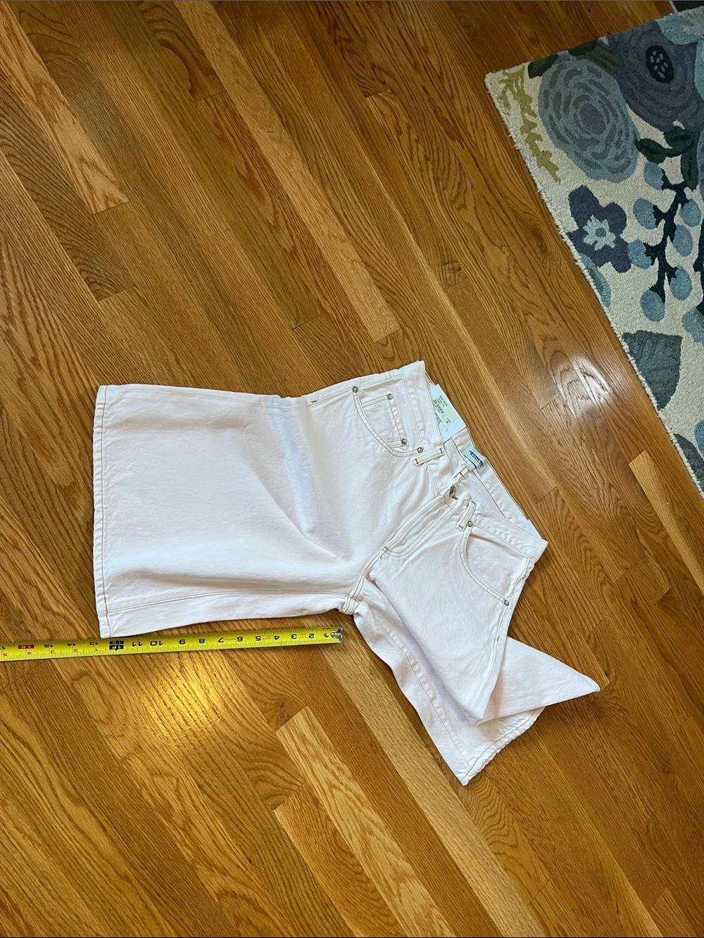 AGolde Baggy V-Short Size 26 NWT